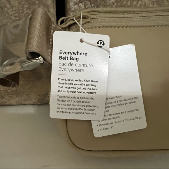 🚨🚨SOLD🚨🚨Lululemon belt bag trench with opal logo NWT - Picture 9 of 13